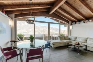 a living room with a table and a couch at Terrazzo apartment in Bellagio