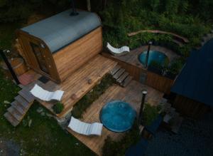 an overhead view of a pool and a hot tub at KRÁĽOVOHOĽSKÁ CHATA in Šumiac