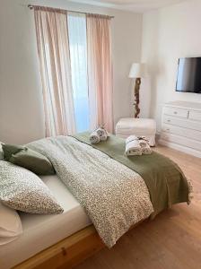 a bedroom with a bed with towels on it at Al Nio in Baselga di Pinè +15 photos