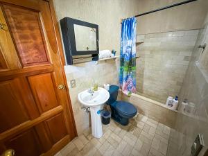 a bathroom with a sink and a toilet and a shower at Hotel del Bosque in Guatemala