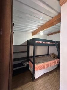 a bunk bed room with two bunk beds in it at Chácara Desejo do Coração 1 in Juquitiba