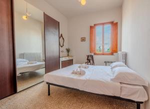 a bedroom with a bed with two teddy bears on it at Casa Altini in San Miniato