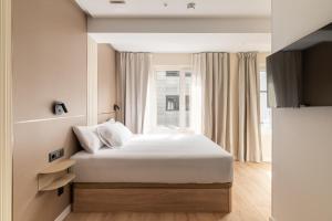a bed in a room with a window at LEE Hotel in Andorra la Vella