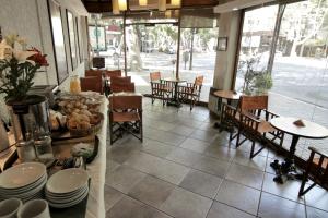 Um restaurante ou outro lugar para comer em Hotel Xumec Mendoza