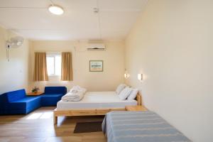 Ένα ή περισσότερα κρεβάτια σε δωμάτιο στο Kibbutz Inbar Country Lodging