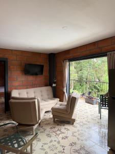 a living room with a couch and a chair at Finca María Bonita in Horizonte