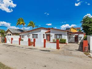 a house on the side of a street at Palm Beach 278 in Palm-Eagle Beach