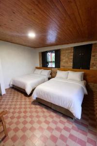 a bedroom with two beds in a room at Ecohotel Naranjos in Jenesano +22 photos