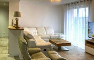 a living room with a white couch and a tv at 3 Bedroom Amazing Home In Mutigney in Mutigney