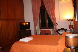 a hotel room with a bed with towels on it at B&B Casa Tua in Naples