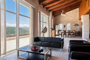 Gallery image of Stone Built Private villa Limeri with pool, BBQ & Shaded Patio in Áno Valsamóneron