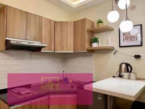 a kitchen with a pink sink in a kitchen at Janeeka's Airie Avida Riala Cebu in Cebu City +4 photos