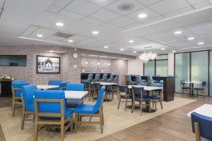 a dining room with blue chairs and tables at La Quinta by Wyndham Clarksville in Clarksville +68 photos