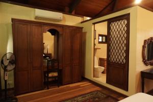 a hallway with a door leading to a bathroom at Casa Salome in Matas +8 photos