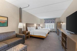 a hotel room with a bed and a couch at Home2 Suites By Hilton Calera in Calera