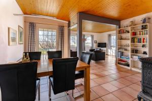 a dining room with a table and chairs at Ferienhuus Wietkieker in Nordstrand