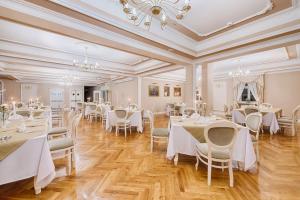 Restavracija oz. druge možnosti za prehrano v nastanitvi Hotel Dwór Fijewo