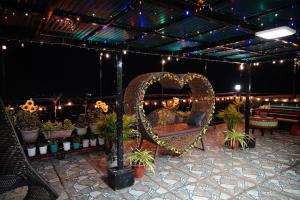 aented patio with a heart shaped bench and plants at Mountain and Sunsetview Baguio Residences in Baguio +254 photos
