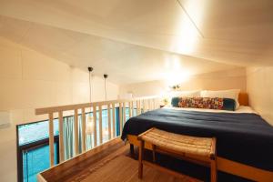 a bedroom with a bed in a room with a window at Lahepere Villa mini-villad in Kloogaranna