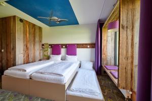 Llit o llits en una habitació de Explorer Hotel Hinterstoder 38 fotos més