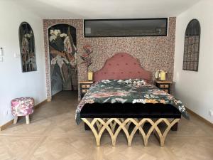 a bedroom with a large bed in a room at Loft dans les vignes in La Cadière-dʼAzur