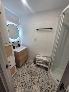 a bathroom with a shower and a sink and a mirror at R2R - Pisuco Salvé Experiencia Única con Audioguía Privada en Laredo - C28A01 in Laredo +20 photos