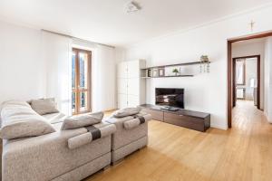 a living room with a couch and a fireplace at The Nest Between Lake Como e Bellagio in Castelmarte