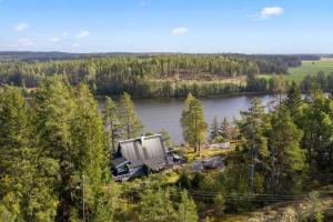 an aerial view of a house next to a lake at Trekanthytte in Moss