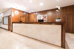 a lobby with a reception desk in a building at Dorma Agora Cáceres in Cáceres