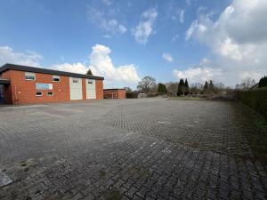 an empty parking lot in front of a building at Landhotel Franck Garni in Brietlingen