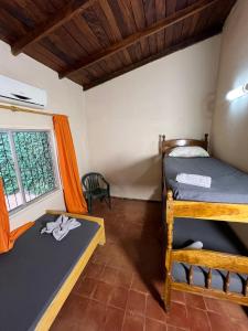 a bedroom with two bunk beds and a window at Quinta El Edén Studenko in Encarnación