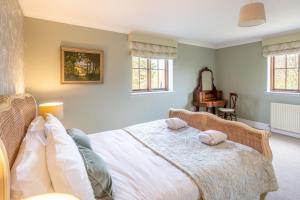 a bedroom with a bed with two towels on it at Tuffon Hall Farmhouse 10 in Sible Hedingham