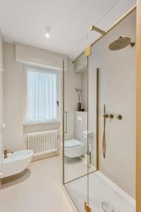 a white bathroom with a sink and a toilet at Magnolia Studio Appartamento Marina di Carrara in Marina di Carrara