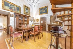 a dining room with a table and chairs at Casa Oasi del Mare in Gallipoli