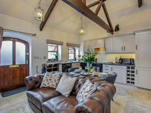 a living room with a couch and a kitchen at 1 Bed in Thirsk oc-94728 in Thirsk
