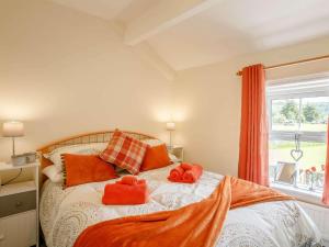 a bedroom with a bed with two teddy bears on it at 2 Bed in Skipton oc-87370 in Kettlewell
