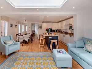 a living room with a blue couch and a kitchen at 2 Bed in Bembridge oc-94115 in Bembridge