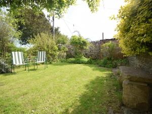 two chairs sitting in the grass in a garden at 2 Bed in Swanage oc-dc068 in Langton Matravers +9 photos