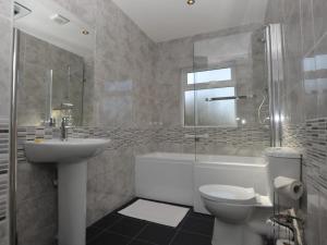 a bathroom with a sink and a toilet and a shower at 2 Bed in Kewstoke oc-57144 in Weston-super-Mare +6 photos