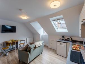a living room with a couch and a kitchen at 1 Bed in Brockenhurst oc-78730 in Brockenhurst +7 photos