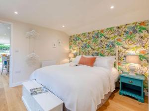 a bedroom with a large white bed and a colorful wall at 1 Bed in Wincanton oc-83499 in Hilton