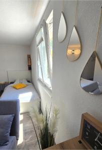 a bedroom with a bed and mirrors on the wall at Le Petit Beurre de cacahuète et Le Poivre et Sel in Fully