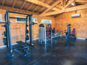 a gym with several treadmills and equipment in a room at Mobilhome L'Instant Vacances - La Plage in Mimizan-Plage