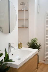 a bathroom with a sink and a mirror at Suites am Herzogberg in Brunn am Gebirge
