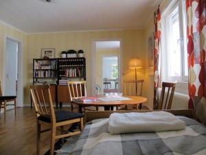 a living room with a dining room table and chairs at Bo på Lanthandel in Norråker
