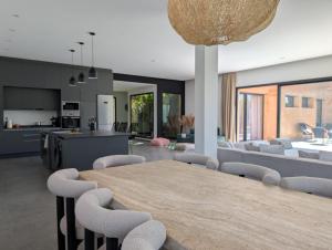a dining room and kitchen with a table and chairs at Villa LaLa in Marrakesh