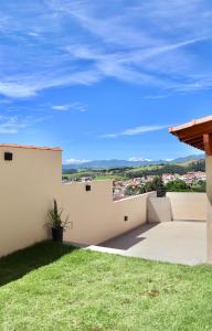 a view from the roof of a house with grass at Fiorelli 401 in Cunha