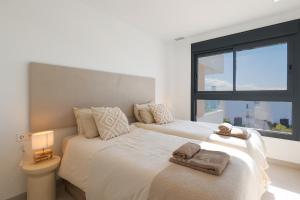 two beds in a bedroom with a window at Nieuw Casa Santa Rosalia uitzicht op zwembad in Torre-Pacheco +34 photos