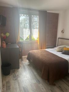a bedroom with a large bed and a window at Don Quichotte in Vallet