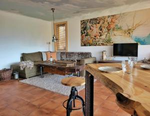 a living room with a couch and a table at Ferienhaus Rasselbock in Waltershausen